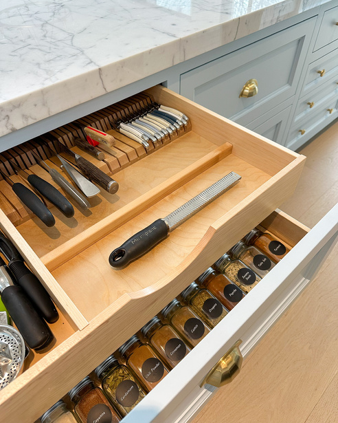In-drawer wooden knife block